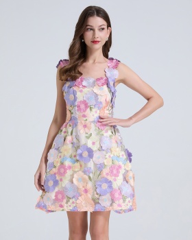 Slim embroidered flowers niche sling dress