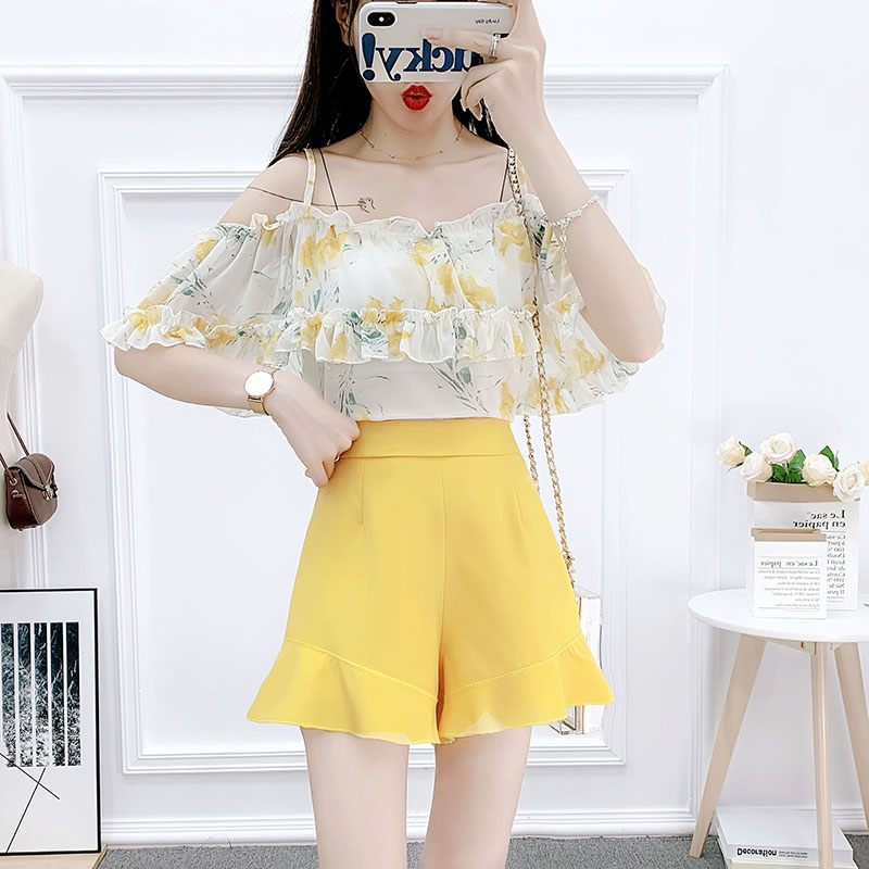 Wide leg lady spring Korean style lotus leaf edges shorts