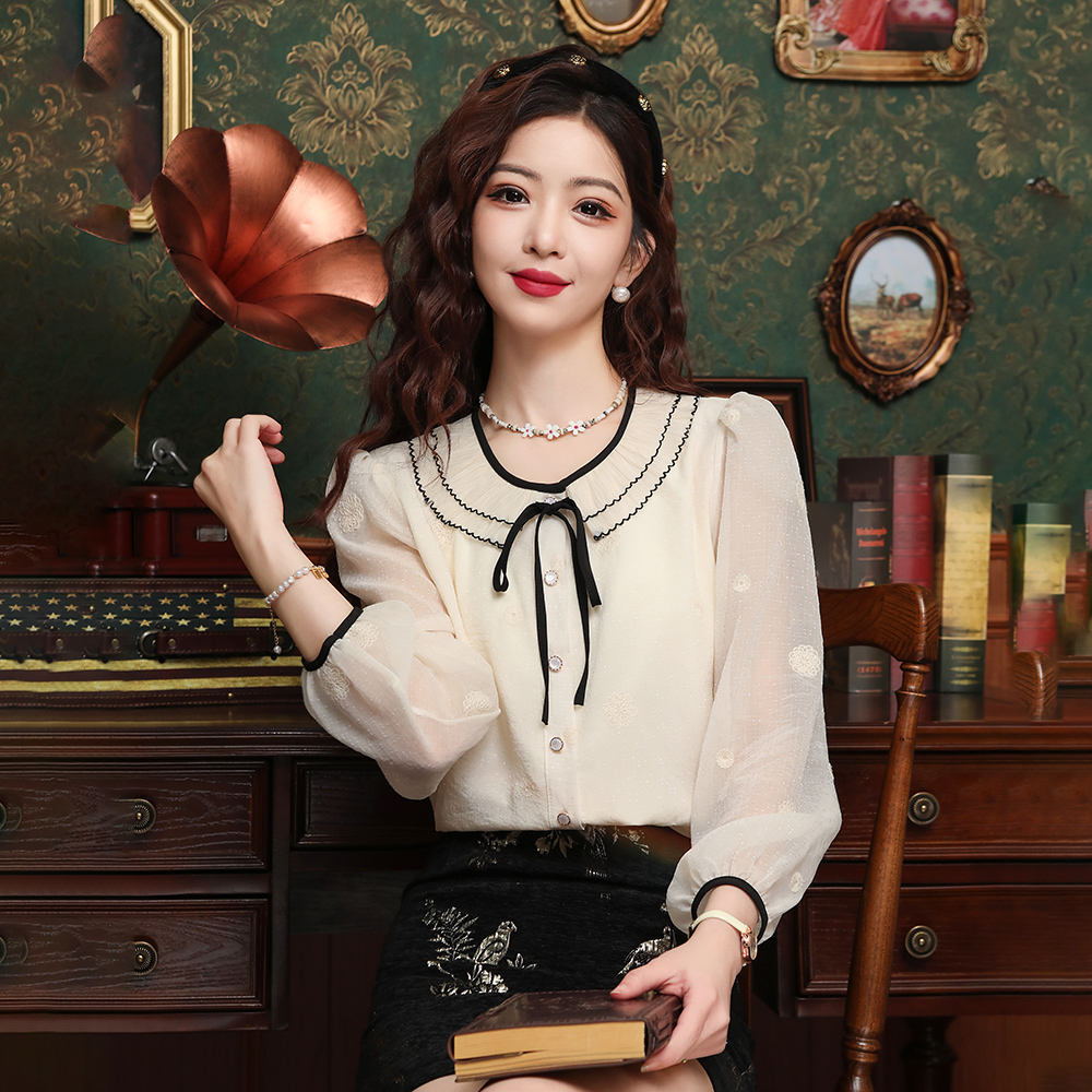 Autumn and winter doll collar embroidery tops