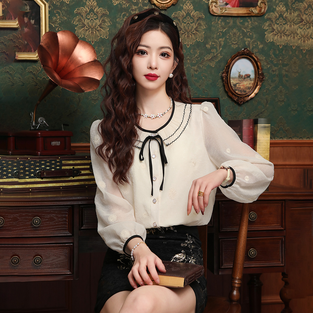 Autumn and winter doll collar embroidery tops