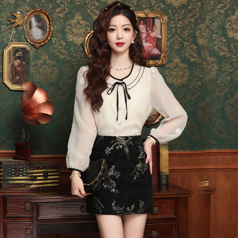 Autumn and winter doll collar embroidery tops