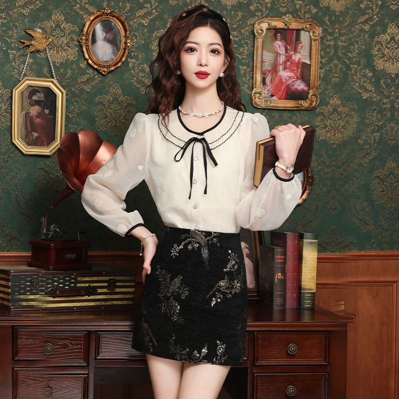 Autumn and winter doll collar embroidery tops