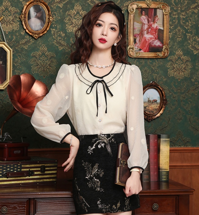 Autumn and winter doll collar embroidery tops