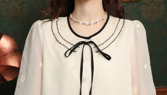 Autumn and winter doll collar embroidery tops