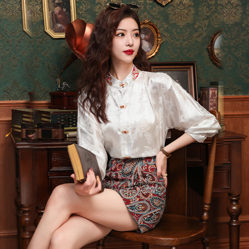 Unique Chinese style spring court style embroidery shirt