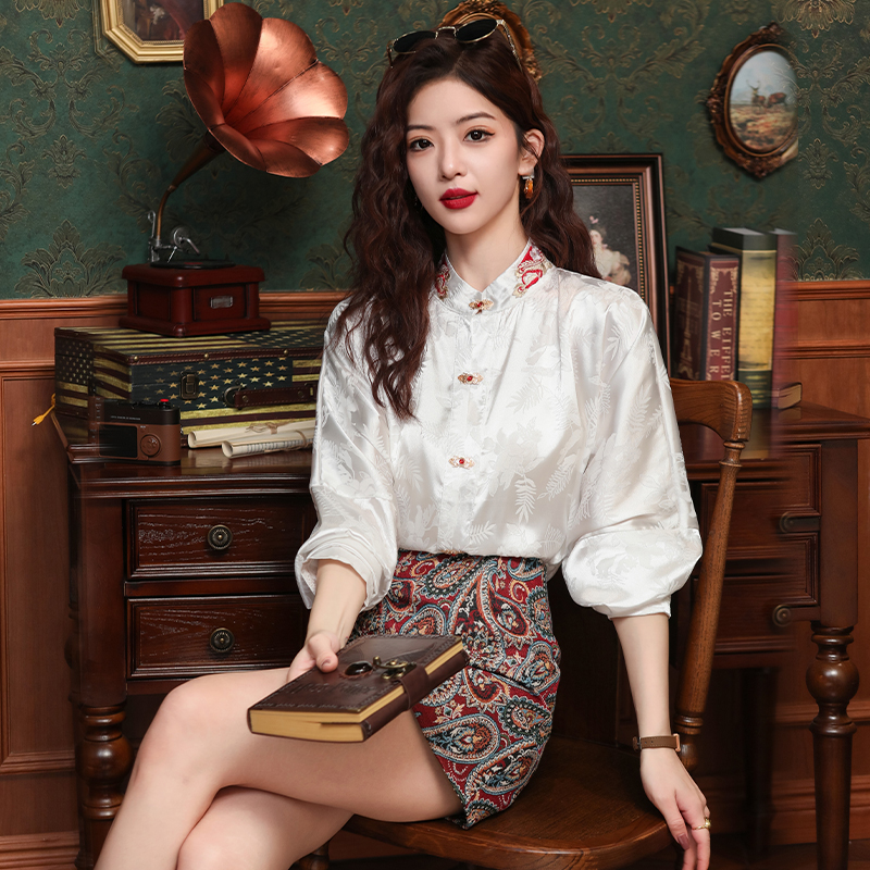 Unique Chinese style spring court style embroidery shirt