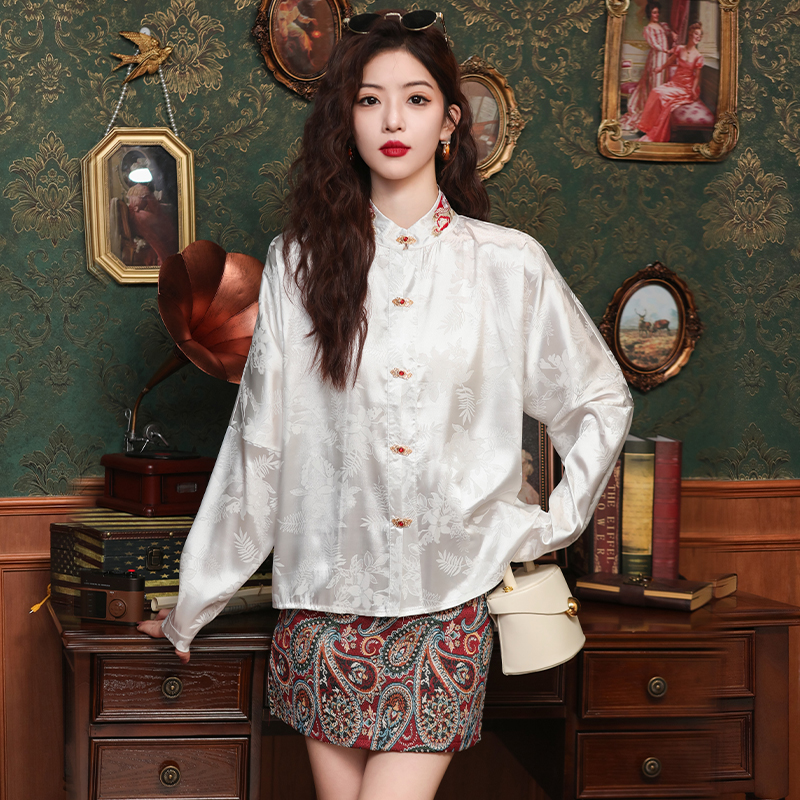 Unique Chinese style spring court style embroidery shirt