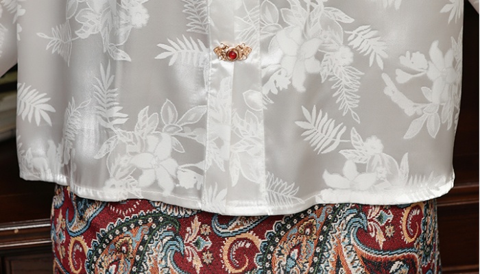 Unique Chinese style spring court style embroidery shirt