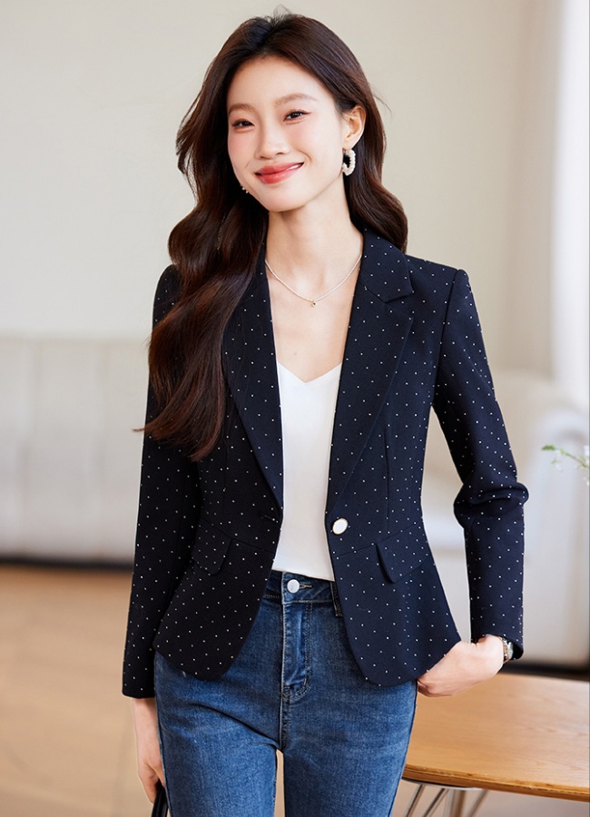 A buckle slim coat chanelstyle business suit for women