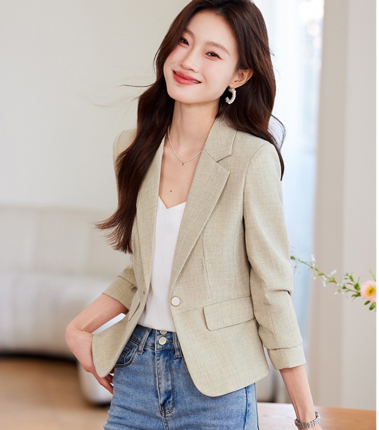 A buckle slim coat chanelstyle business suit for women