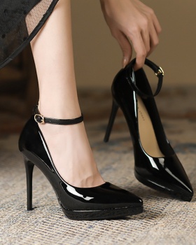 Patent leather high-heeled shoes low high-heeled shoes