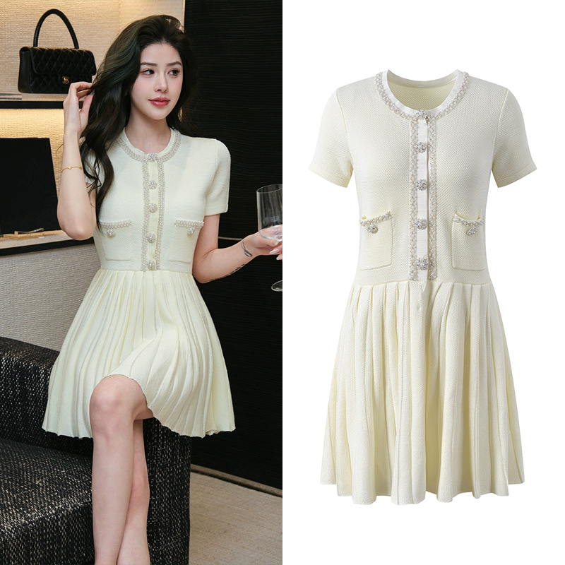 Round neck pleated diamond buckle white ladies dress