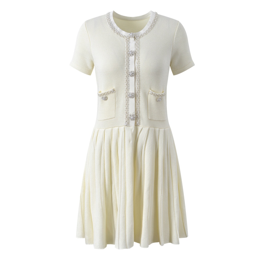 Round neck pleated diamond buckle white ladies dress