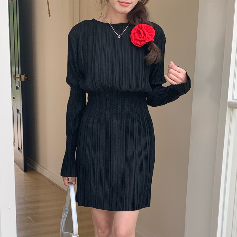 Slim pinched waist retro short fold long sleeve dress