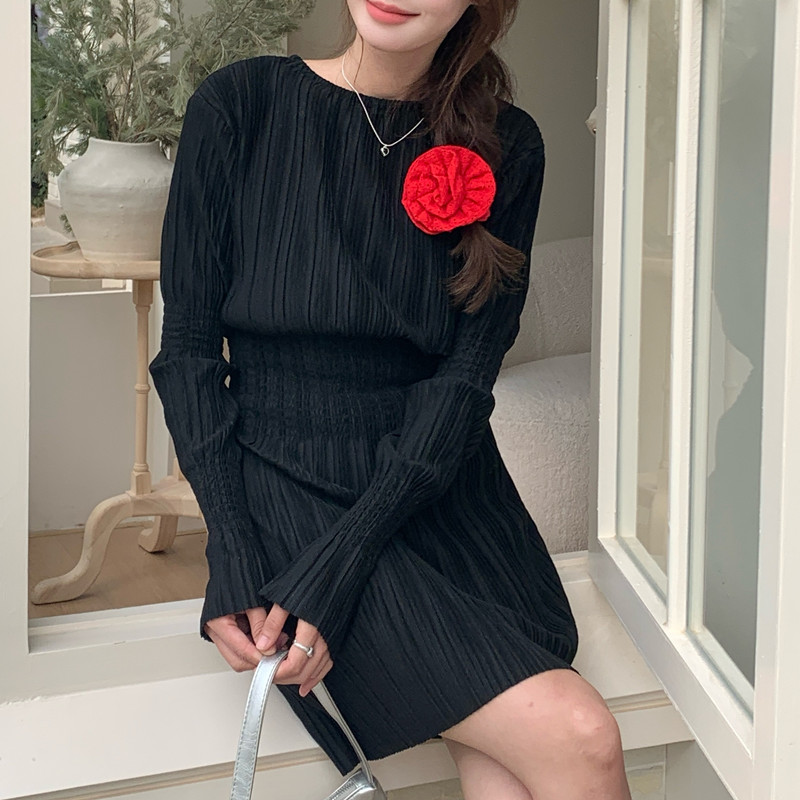 Slim pinched waist retro short fold long sleeve dress