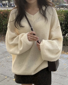 Korean style V-neck autumn and winter loose sweater for women