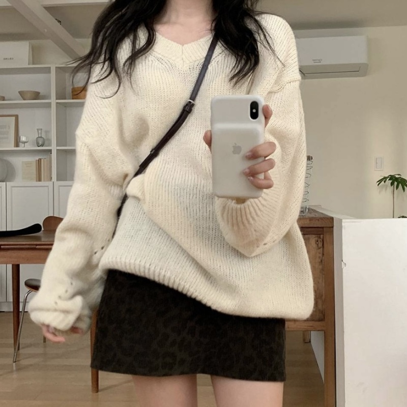 Korean style V-neck autumn and winter loose sweater for women