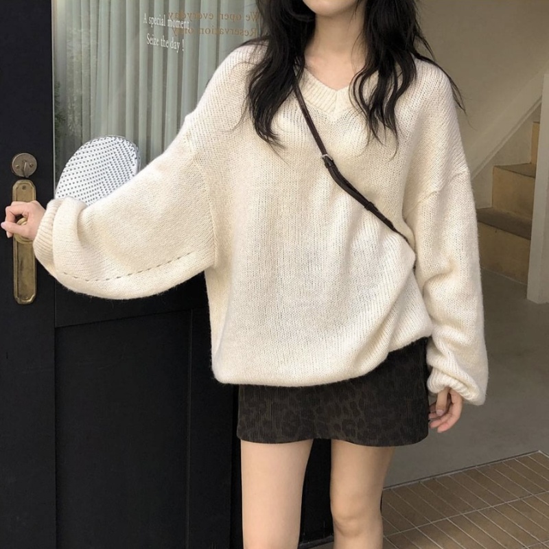 Korean style V-neck autumn and winter loose sweater for women