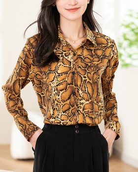 Long sleeve serpentine shirt Korean style tops