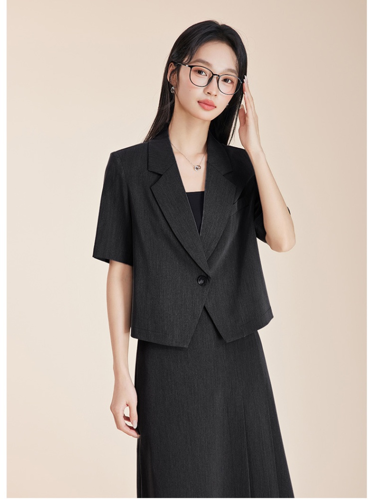 Short sleeve black coat commuting skirt a set for women