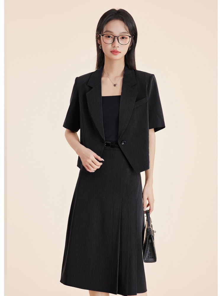 Short sleeve black coat commuting skirt a set for women