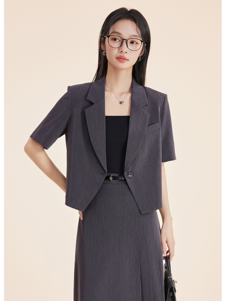 Short sleeve black coat commuting skirt a set for women