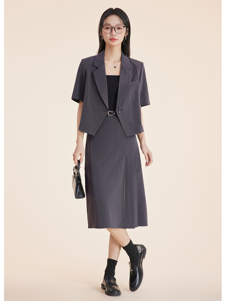 Short sleeve black coat commuting skirt a set for women