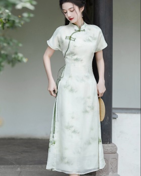 Was white temperament slim maiden Chinese style cheongsam