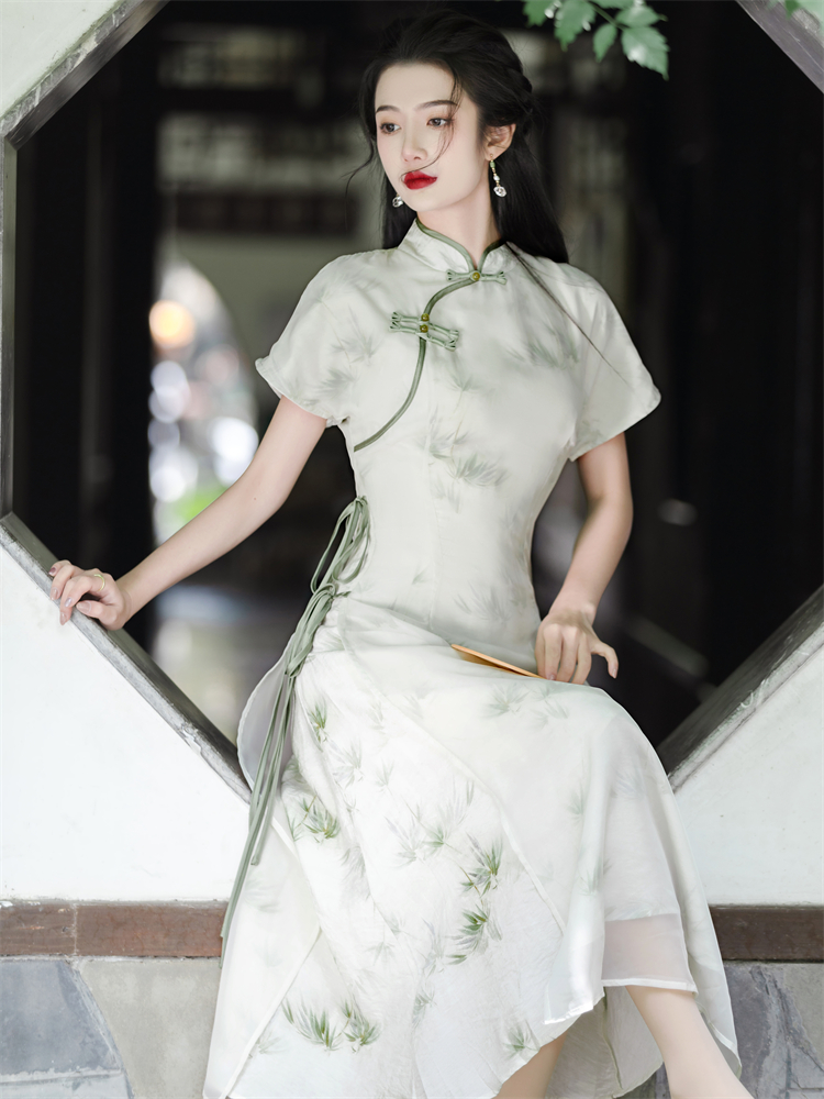 Was white temperament slim maiden Chinese style cheongsam