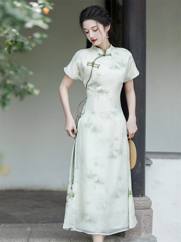 Was white temperament slim maiden Chinese style cheongsam