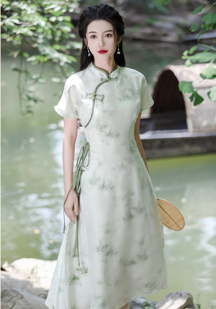 Was white temperament slim maiden Chinese style cheongsam