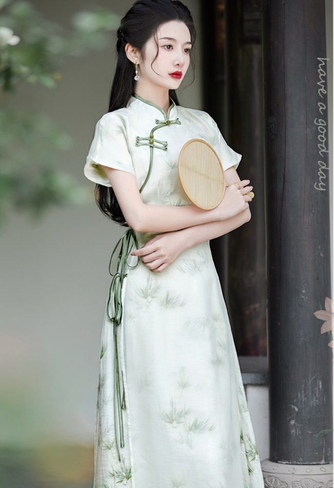 Was white temperament slim maiden Chinese style cheongsam