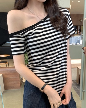 Strapless short sleeve sloping shoulder T-shirt for women