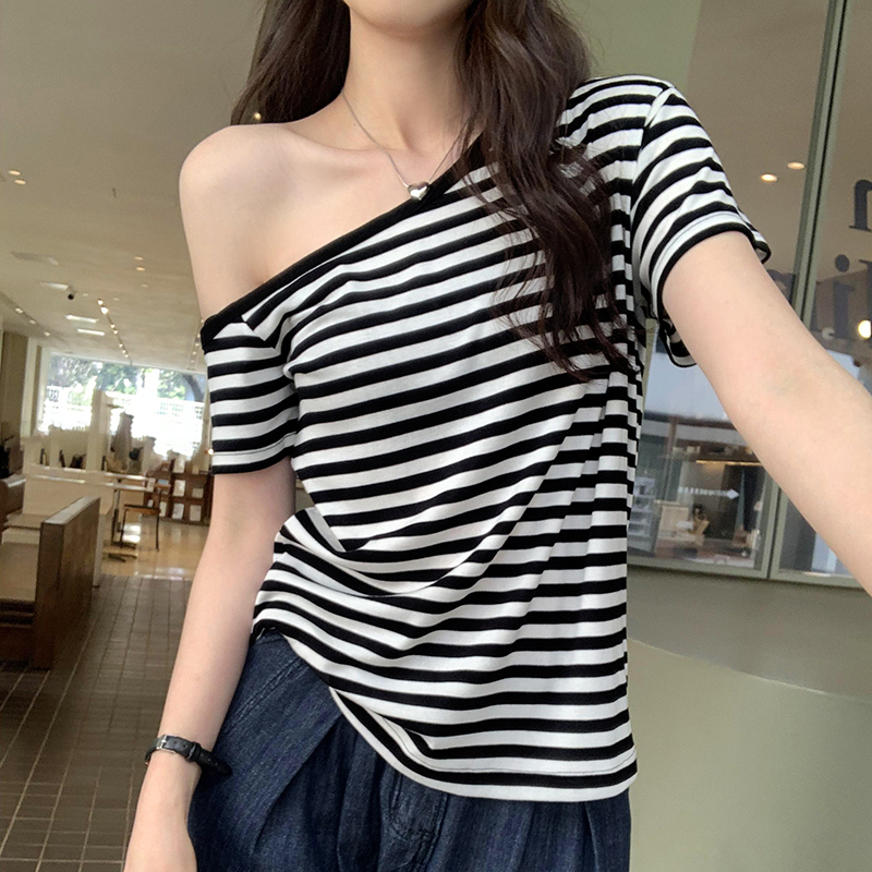 Strapless short sleeve sloping shoulder T-shirt for women