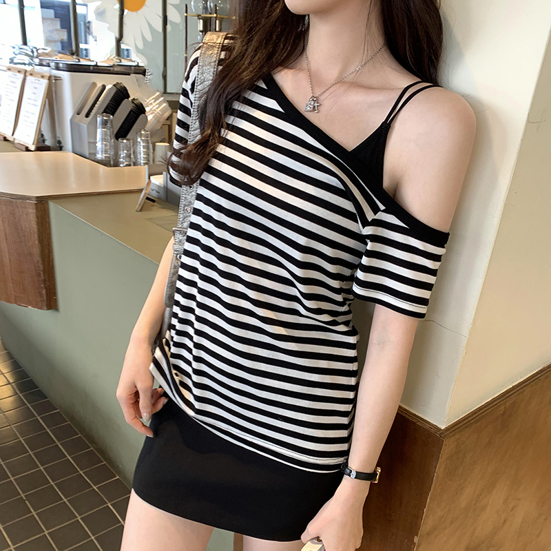 Strapless short sleeve sloping shoulder T-shirt for women