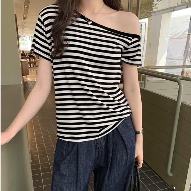 Strapless short sleeve sloping shoulder T-shirt for women