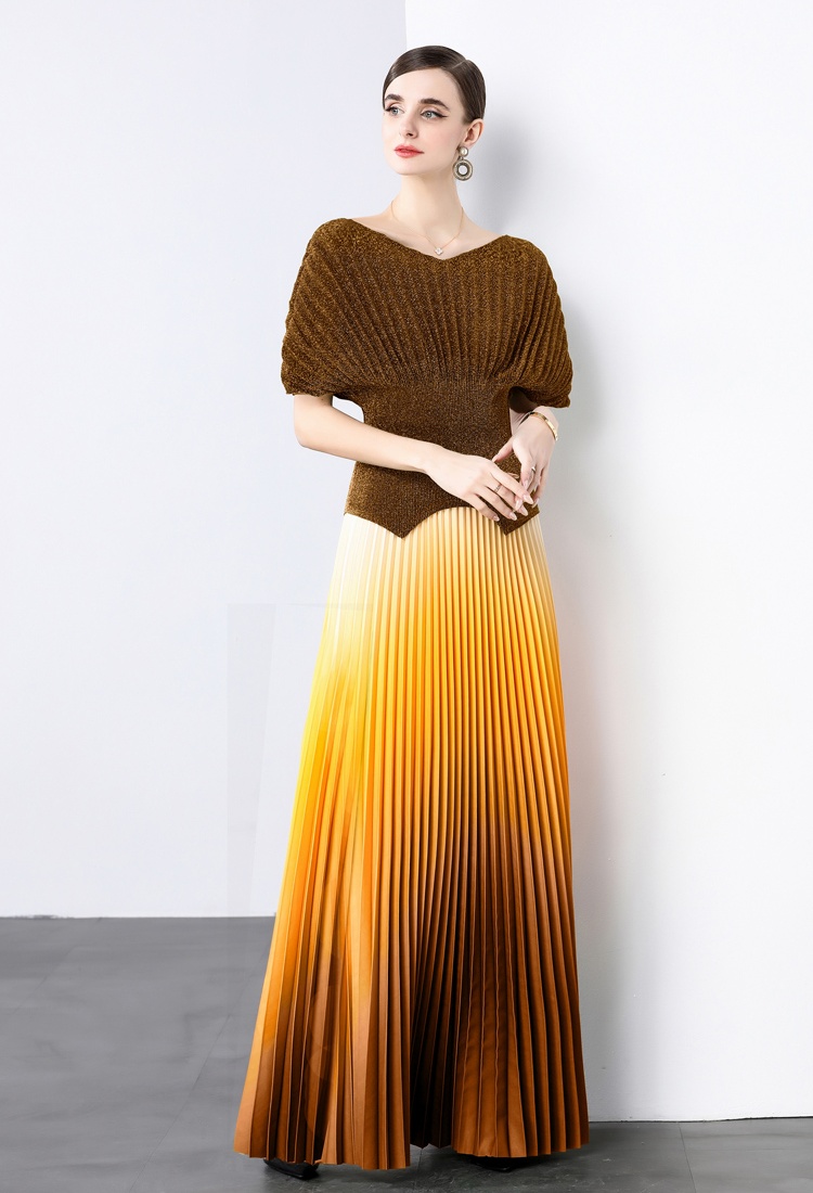 Pleated V-neck tops Pleats Please skirt a set