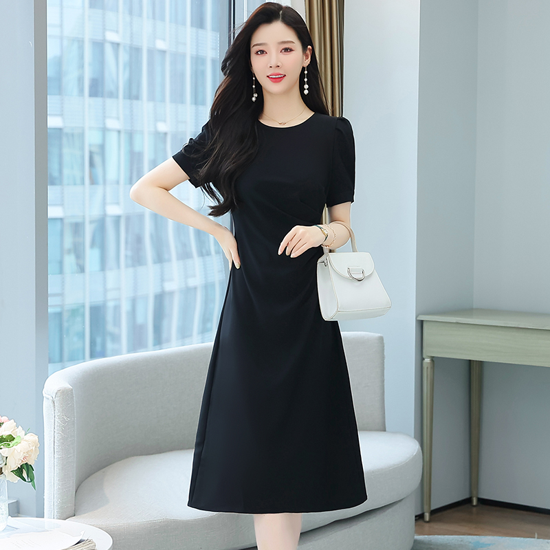 Slim short sleeve Hepburn style round neck black dress