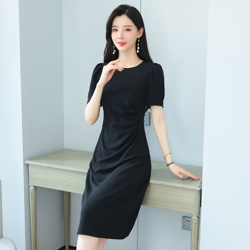 Slim short sleeve Hepburn style round neck black dress