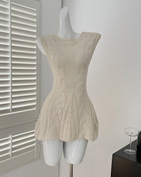 Unique  knitted sleeveless tops