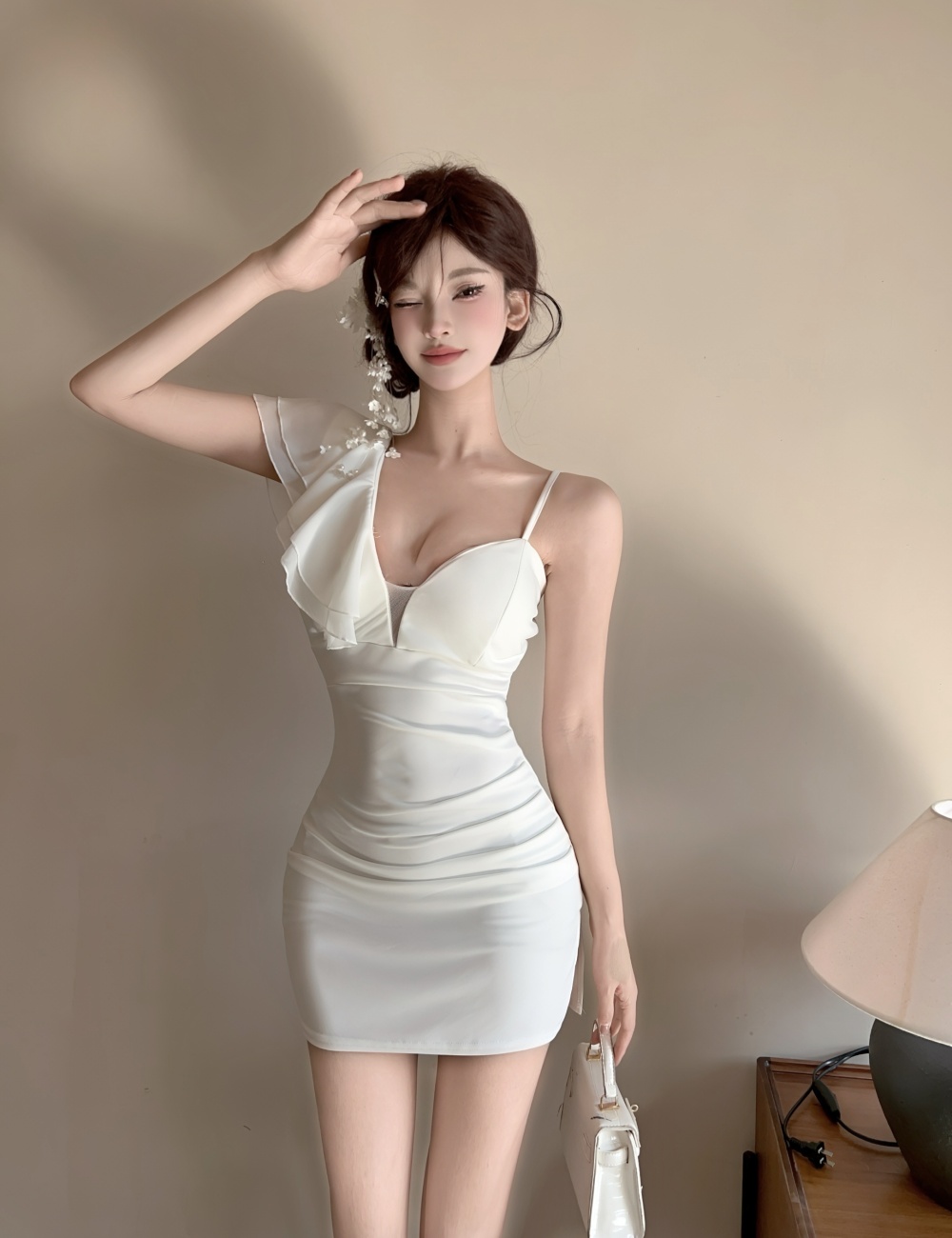 Tight sexy shoulder package hip wrapped chest dress