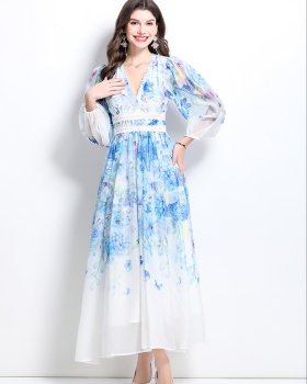 Spring and summer vacation painting flowers long dress