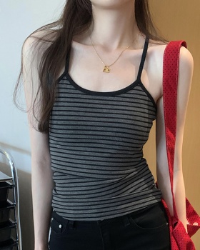 Sleeveless black vest inside the ride stripe tops for women