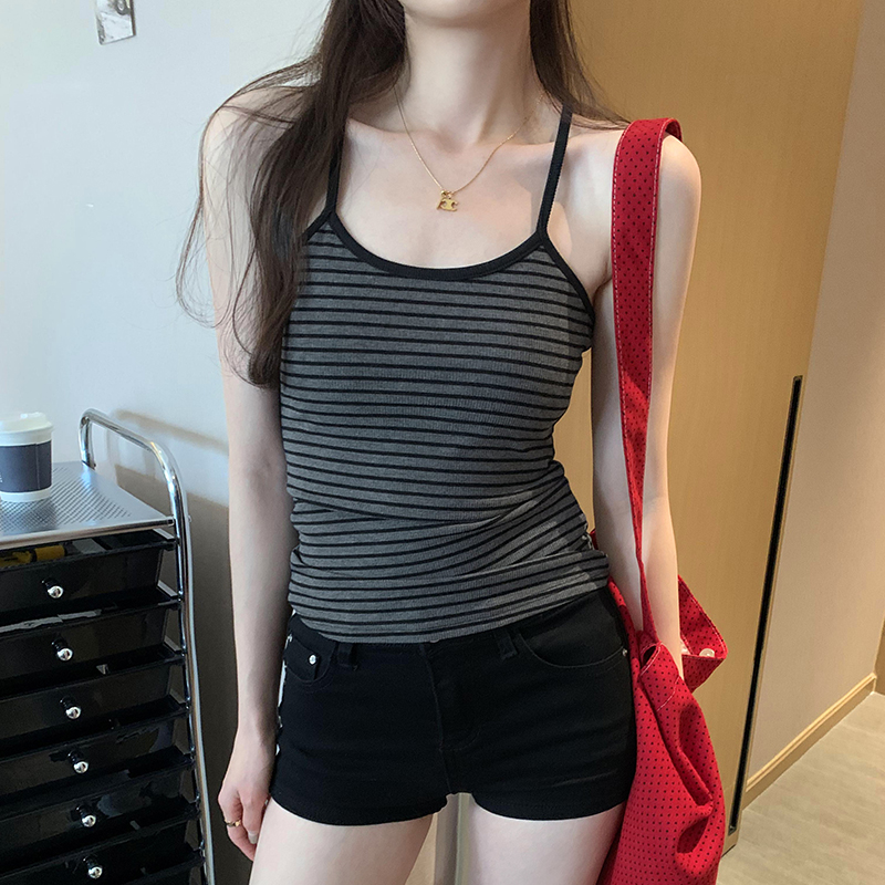 Sleeveless black vest inside the ride stripe tops for women