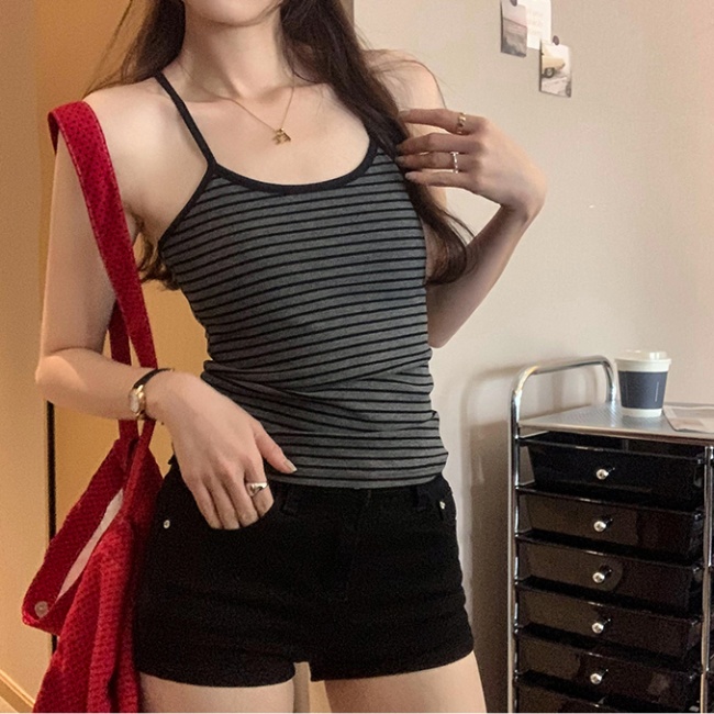 Sleeveless black vest inside the ride stripe tops for women