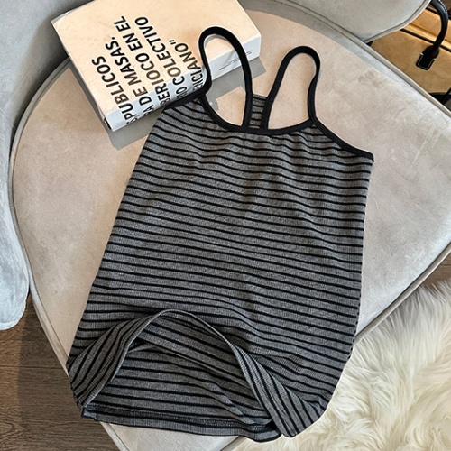 Sleeveless black vest inside the ride stripe tops for women