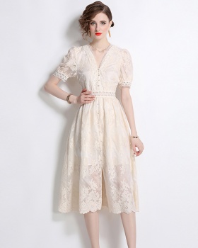 Slim lace V-neck temperament embroidered dress