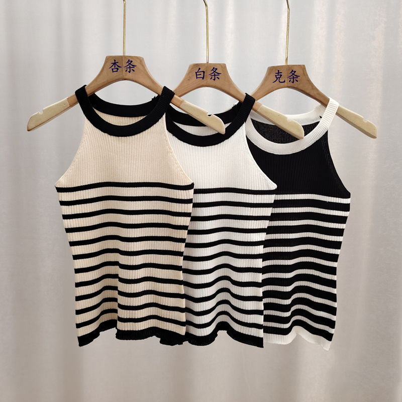 Sleeveless stripe tops inside the ride vest for women