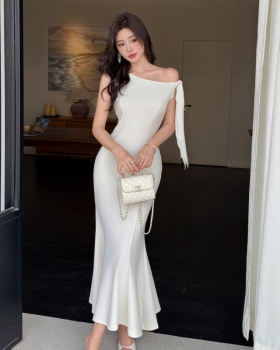 Slim sloping shoulder refinement elegant temperament dress