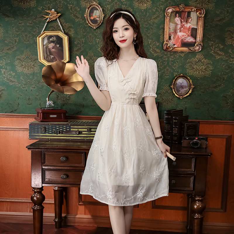 Embroidery puff sleeve dress spring and summer cheongsam